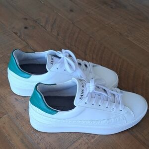 Sans Matin Cosma Stylish White Sneakers With Bright Green Details